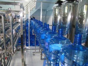 Chi phí lắp đặt hệ thống sản xuất nước tinh khiết đóng bình, đóng chai