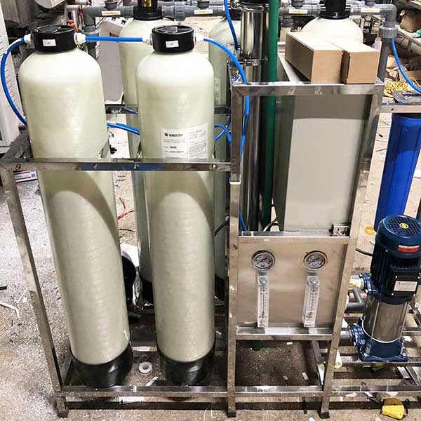 Lắp đặt hệ thống lọc nước R.O 2 cấp tại xưởng